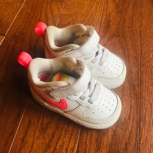 Nike sneakers  C4
